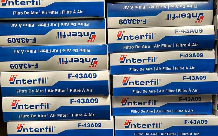 Cajas de filtros Interfil en estante